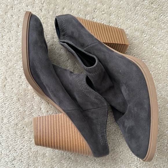 DOLCE VITA (DV)Women’s Grey Casual SlipOn Ankle Bootie BlockHeels Boots-Size 8.5 - Picture 2 of 8